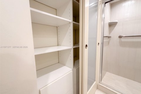 Condominio en venta en Hallandale Beach, Florida, 2 dormitorios, 130.06 m2 № 2032740 - foto 28