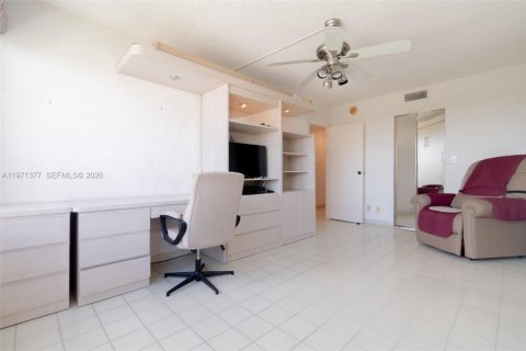 Condominio en venta en Hallandale Beach, Florida, 2 dormitorios, 130.06 m2 № 2032740 - foto 20