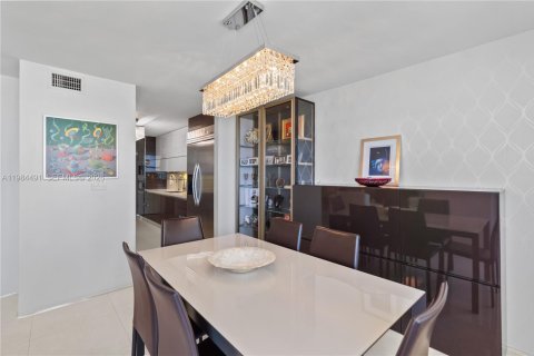 Condominio en venta en Hallandale Beach, Florida, 2 dormitorios, 133.78 m2 № 2046822 - foto 15