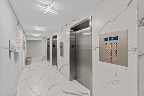 Condominio en venta en Hallandale Beach, Florida, 2 dormitorios, 133.78 m2 № 2046822 - foto 6