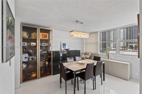 Condominio en venta en Hallandale Beach, Florida, 2 dormitorios, 133.78 m2 № 2046822 - foto 13