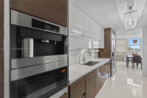 Condominio en venta en Hallandale Beach, Florida, 2 dormitorios, 133.78 m2 № 2046822 - foto 20