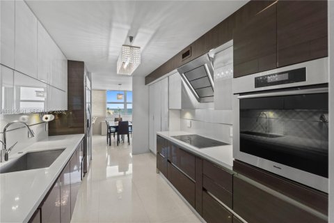Condominio en venta en Hallandale Beach, Florida, 2 dormitorios, 133.78 m2 № 2046822 - foto 21