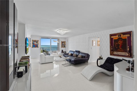 Condominio en venta en Hallandale Beach, Florida, 2 dormitorios, 133.78 m2 № 2046822 - foto 9