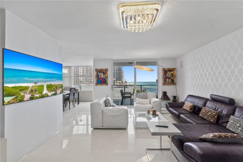 Condominio en venta en Hallandale Beach, Florida, 2 dormitorios, 133.78 m2 № 2046822 - foto 12