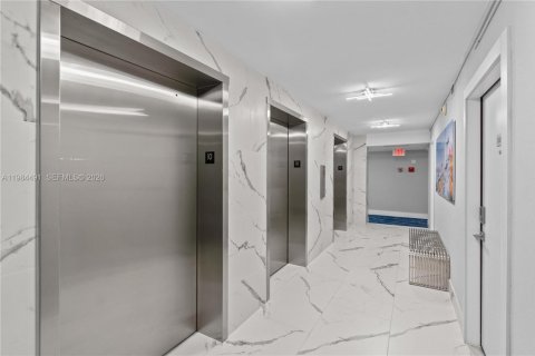 Condominio en venta en Hallandale Beach, Florida, 2 dormitorios, 133.78 m2 № 2046822 - foto 8
