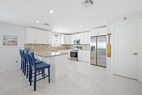 House in Key Largo, Florida 3 bedrooms, 153.29 sq.m. № 1776217 - photo 18