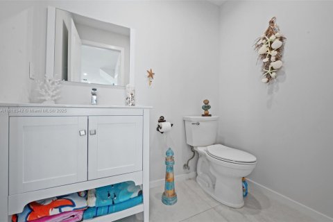 House in Key Largo, Florida 3 bedrooms, 153.29 sq.m. № 1776217 - photo 24
