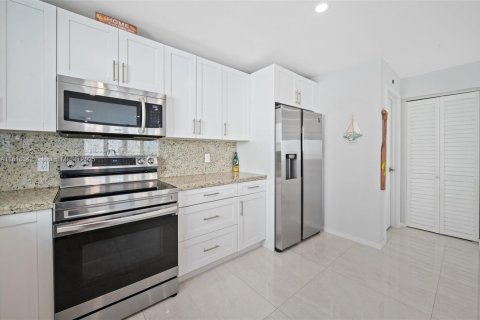 House in Key Largo, Florida 3 bedrooms, 153.29 sq.m. № 1776217 - photo 21