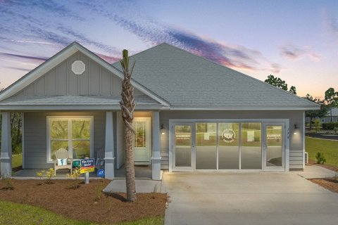 House in Windmark Beach North in Port Saint John, Florida 5 bedrooms, 233 sq.m. № 657578 - photo 1