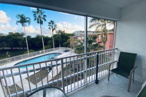 Снять в аренду кондоминиум в Норт-Майами, Флорида 1 спальня, 60.39м2, № 1991568 - фото 17