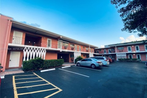 Снять в аренду кондоминиум в Норт-Майами, Флорида 1 спальня, 60.39м2, № 1991568 - фото 20