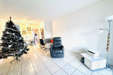 Снять в аренду кондоминиум в Норт-Майами, Флорида 1 спальня, 60.39м2, № 1991568 - фото 5