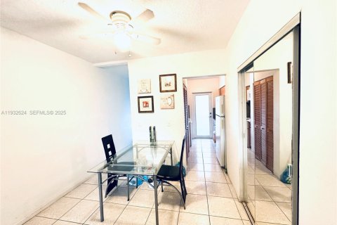 Снять в аренду кондоминиум в Норт-Майами, Флорида 1 спальня, 60.39м2, № 1991568 - фото 7