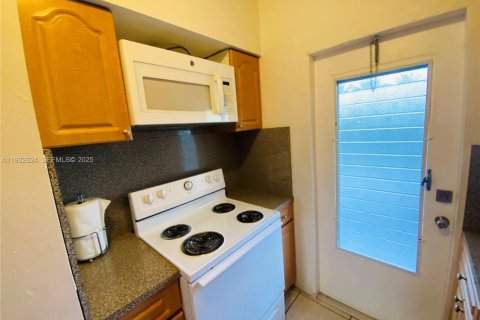Снять в аренду кондоминиум в Норт-Майами, Флорида 1 спальня, 60.39м2, № 1991568 - фото 9