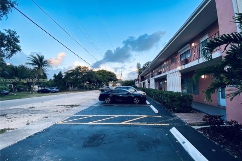 Снять в аренду кондоминиум в Норт-Майами, Флорида 1 спальня, 60.39м2, № 1991568 - фото 21