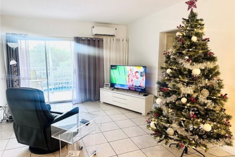 Снять в аренду кондоминиум в Норт-Майами, Флорида 1 спальня, 60.39м2, № 1991568 - фото 2