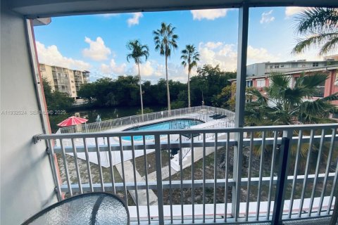 Снять в аренду кондоминиум в Норт-Майами, Флорида 1 спальня, 60.39м2, № 1991568 - фото 16