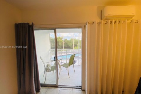 Снять в аренду кондоминиум в Норт-Майами, Флорида 1 спальня, 60.39м2, № 1991568 - фото 15