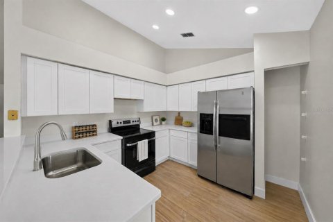 Casa en venta en Saint Petersburg, Florida, 3 dormitorios, 110.83 m2 № 2220480 - foto 2