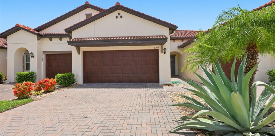 Townhouse in Wimauma, Florida 2 bedrooms, 159.14 sq.m. № 2239386