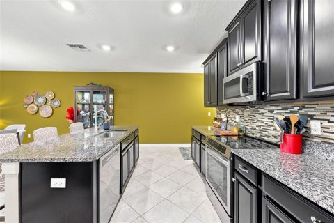 Townhouse in Wimauma, Florida 2 bedrooms, 159.14 sq.m. № 2239386 - photo 9