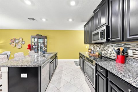 Townhouse in Wimauma, Florida 2 bedrooms, 159.14 sq.m. № 2239386 - photo 16