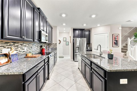 Townhouse in Wimauma, Florida 2 bedrooms, 159.14 sq.m. № 2239386 - photo 3