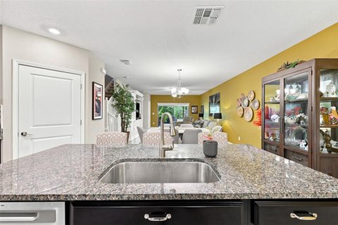 Townhouse in Wimauma, Florida 2 bedrooms, 159.14 sq.m. № 2239386 - photo 13