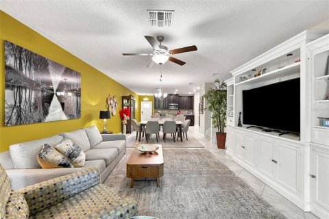 Townhouse in Wimauma, Florida 2 bedrooms, 159.14 sq.m. № 2239386 - photo 5