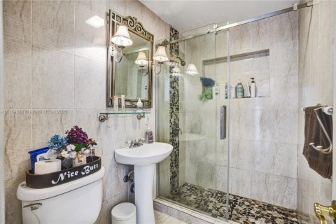 Villa ou maison à vendre à Hialeah, Floride: 3 chambres, 162.58 m2 № 1963151 - photo 19