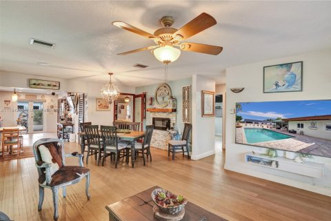 Villa ou maison à vendre à Hialeah, Floride: 3 chambres, 162.58 m2 № 1963151 - photo 3