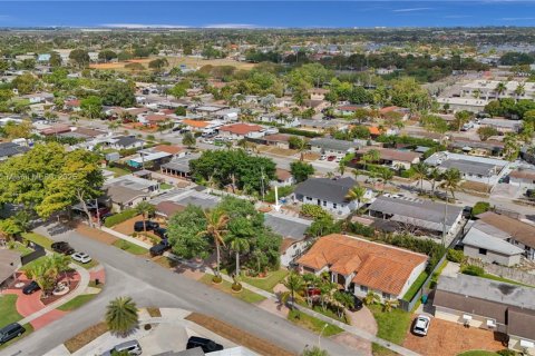 Villa ou maison à vendre à Hialeah, Floride: 3 chambres, 162.58 m2 № 1963151 - photo 26