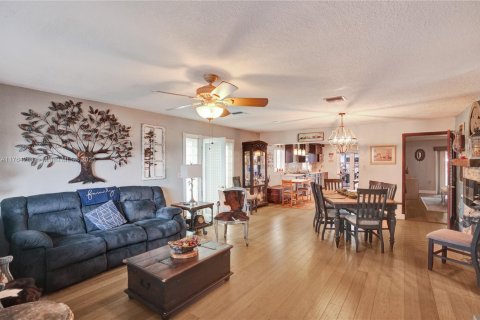 Villa ou maison à vendre à Hialeah, Floride: 3 chambres, 162.58 m2 № 1963151 - photo 2