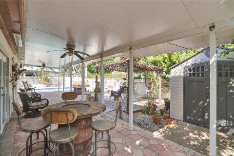 Villa ou maison à vendre à Hialeah, Floride: 3 chambres, 162.58 m2 № 1963151 - photo 25