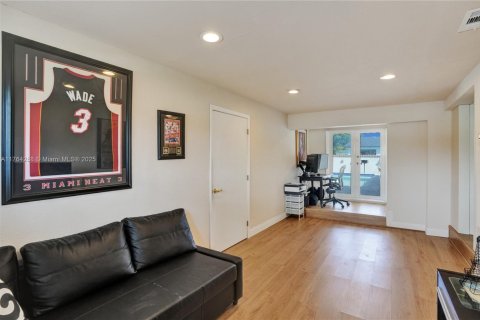 Villa ou maison à vendre à Hialeah, Floride: 3 chambres, 162.58 m2 № 1963151 - photo 8
