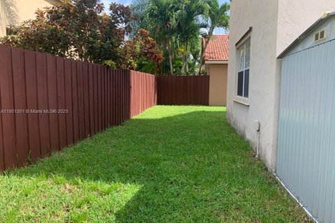 Casa en alquiler en Miami, Florida, 5 dormitorios, 193.42 m2 № 1951413 - foto 21