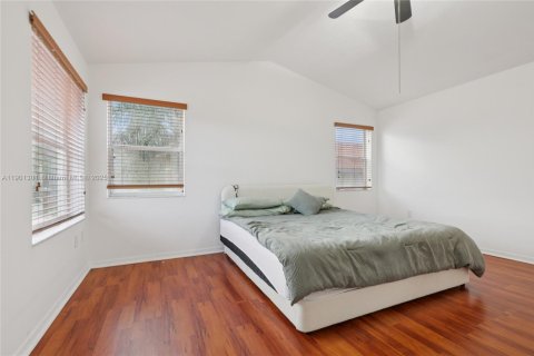 Casa en alquiler en Miami, Florida, 5 dormitorios, 193.42 m2 № 1951413 - foto 24