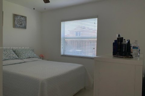 Casa en alquiler en Miami, Florida, 5 dormitorios, 193.42 m2 № 1951413 - foto 10