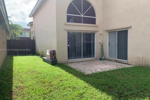 Casa en alquiler en Miami, Florida, 5 dormitorios, 193.42 m2 № 1951413 - foto 22