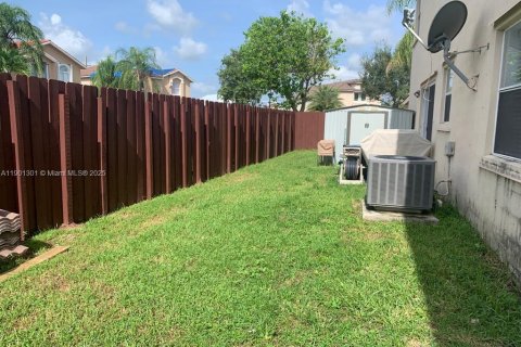 Casa en alquiler en Miami, Florida, 5 dormitorios, 193.42 m2 № 1951413 - foto 20