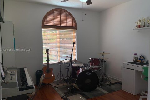 Casa en alquiler en Miami, Florida, 5 dormitorios, 193.42 m2 № 1951413 - foto 13