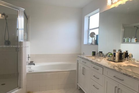 Casa en alquiler en Miami, Florida, 5 dormitorios, 193.42 m2 № 1951413 - foto 19