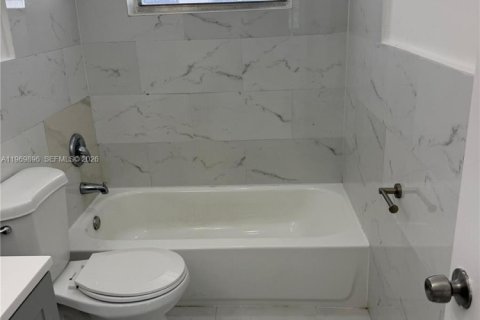Casa en alquiler en North Miami Beach, Florida, 1 dormitorio, 51.1 m2 № 2032047 - foto 11