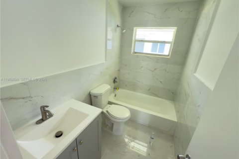 House in North Miami Beach, Florida 1 bedroom, 51.1 sq.m. № 2032047 - photo 6