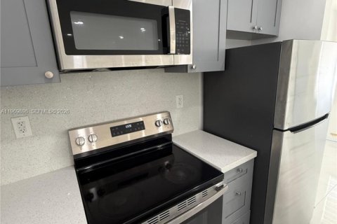 Casa en alquiler en North Miami Beach, Florida, 1 dormitorio, 51.1 m2 № 2032047 - foto 13