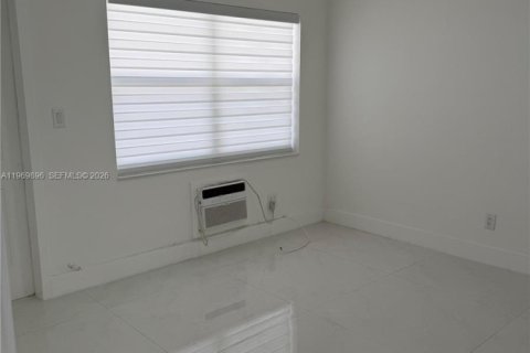 Casa en alquiler en North Miami Beach, Florida, 1 dormitorio, 51.1 m2 № 2032047 - foto 10