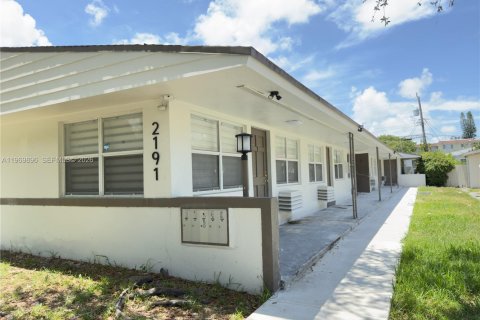 House in North Miami Beach, Florida 1 bedroom, 51.1 sq.m. № 2032047