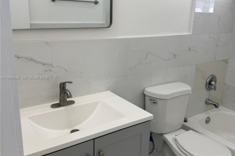 Casa en alquiler en North Miami Beach, Florida, 1 dormitorio, 51.1 m2 № 2032047 - foto 9