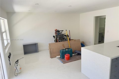 House in North Miami Beach, Florida 1 bedroom, 51.1 sq.m. № 2032047 - photo 5